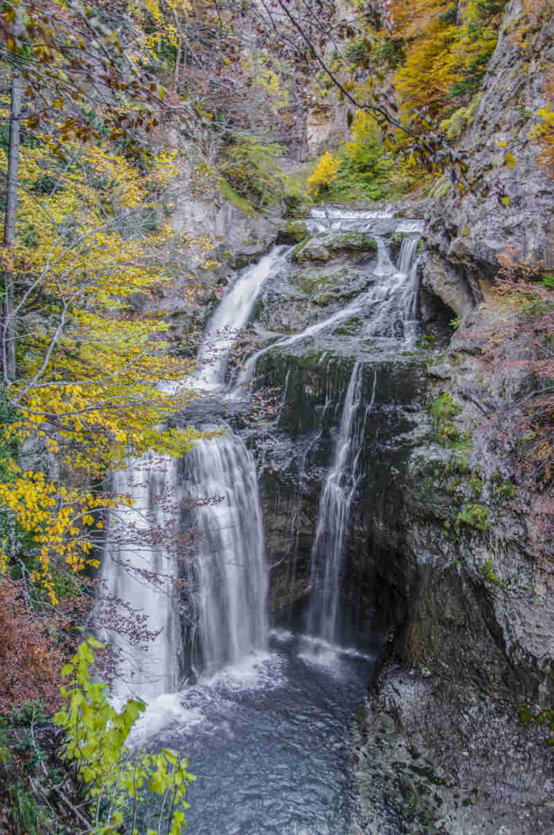 Huesca - parque nacional de Ordesa y Monte Perdido - valle de Ordesa 45 - cascada de La Cueva.jpg